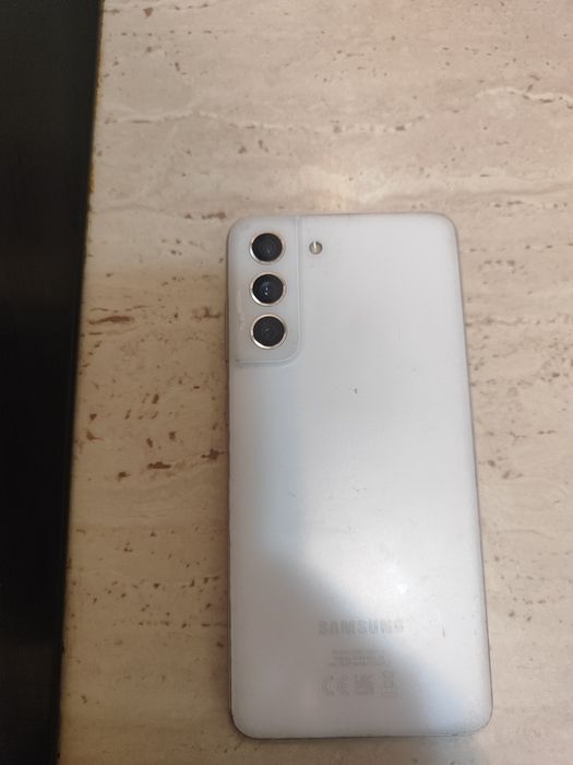 Samsung s21 FE .