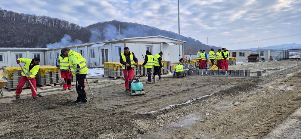 Pavaje si amenajări exterioare