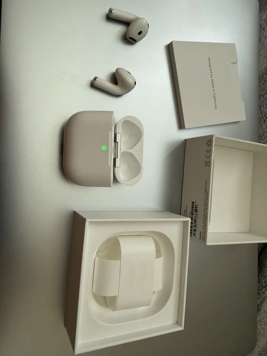 Слушалки Airpods 4
