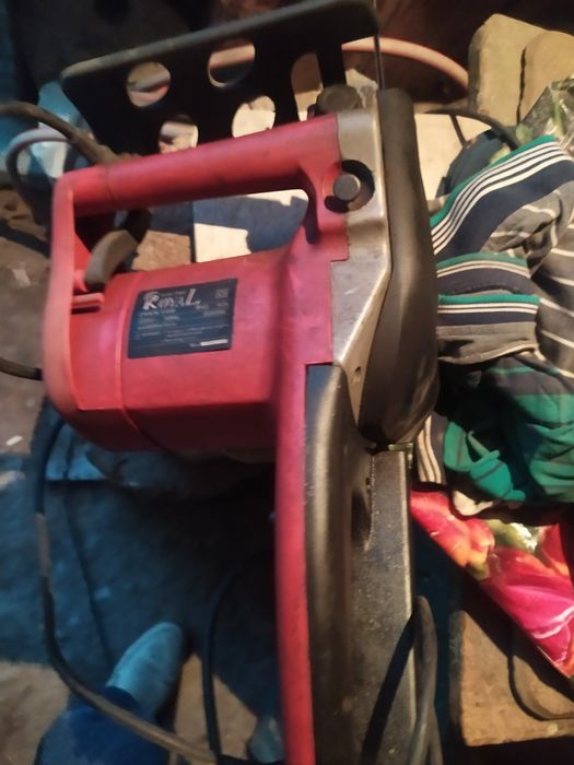 Продам электропилу.