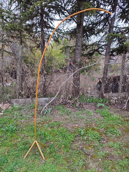 Метални арки и маса под наем