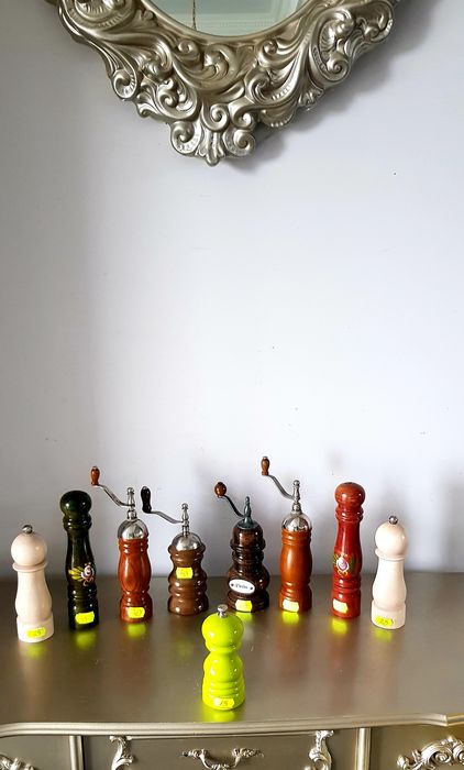 Râsnite/solnițe  vechi din lemn pictate manual