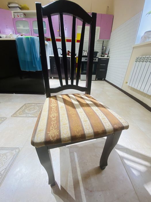 Стол со стульями