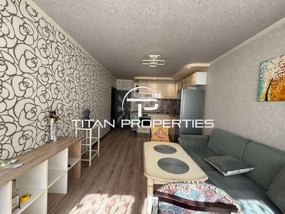 Дава се под наем Тристаен апартамент в Бургас, Лазур - 65 кв.м за 680 € - Снимка #1