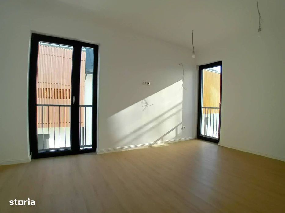 De Vânzare Casa Sisești 2 Cocosi!!