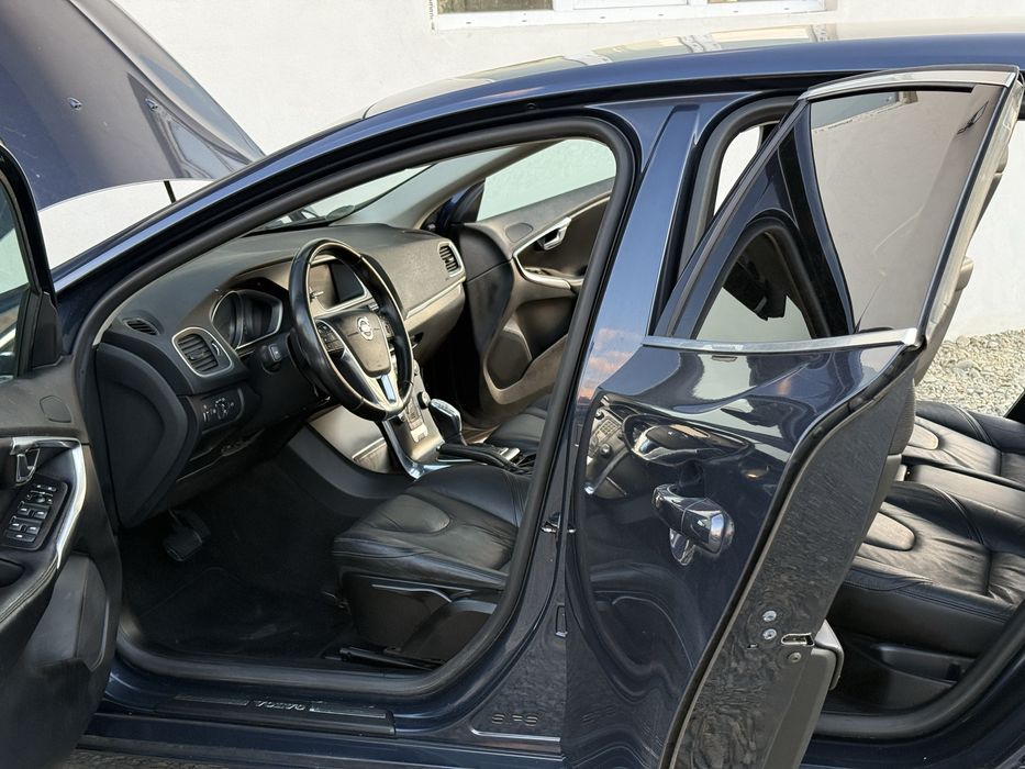 Volvo V40 2.0 12/2012 Euro 5 150 CP AUTOMAT SE POATE IN RATE