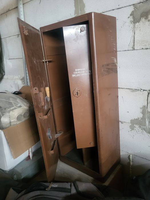 Металлический сейф