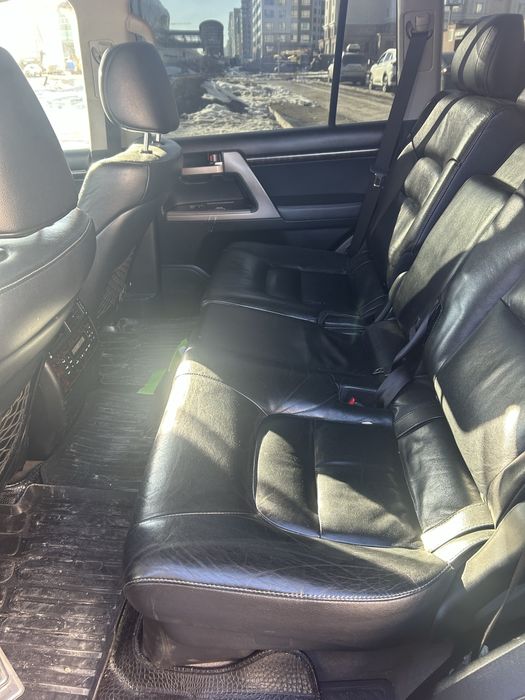 Land Cruiser 200 60th