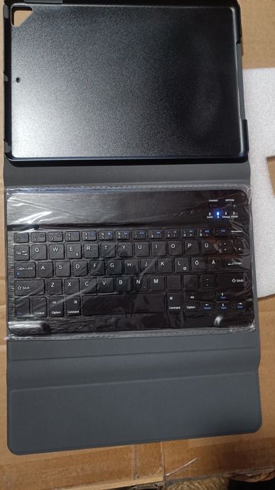 Tastatura Bluetooth (+ husa)