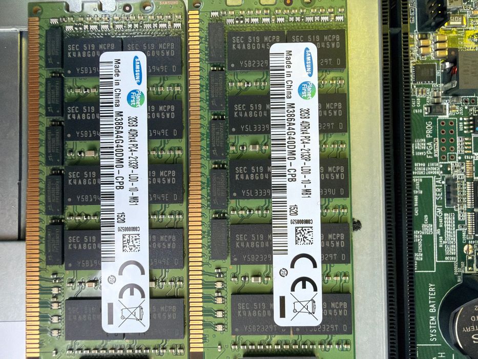 Памет 2 x 32GB DDR4 2133P