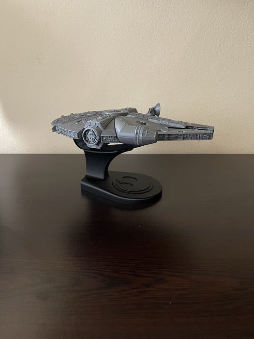 Легендарният кораб Millennium Falcon – Star Wars