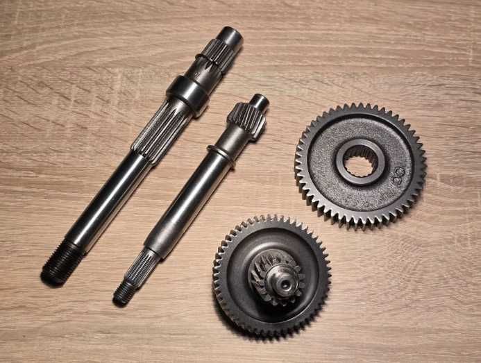 Set pinioane grup reductor scuter chinezesc GY6 4 timpi cu bascula