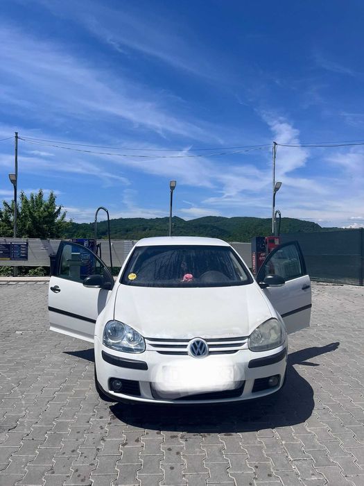 Vând An 2008 golf V