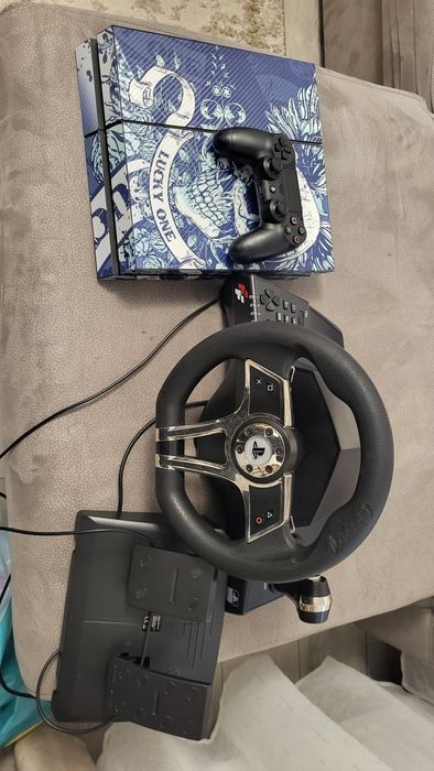 Vand palystation 4 cu o mameta si volan