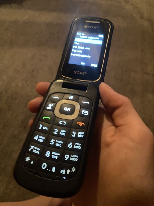 Senat telifoni knopichniy