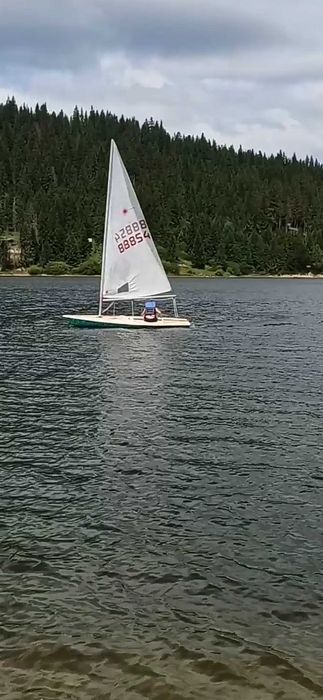 vând barca cu vele laser