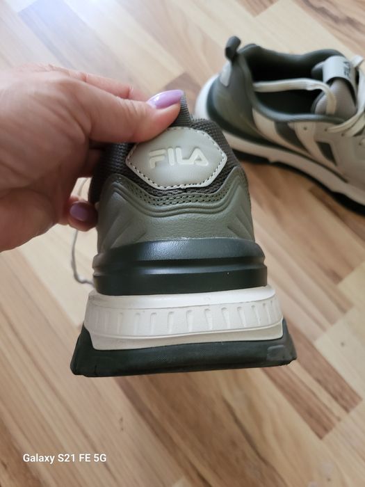 Продам новые крассовки