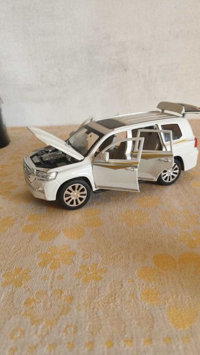 Продаю игрушечные машинки