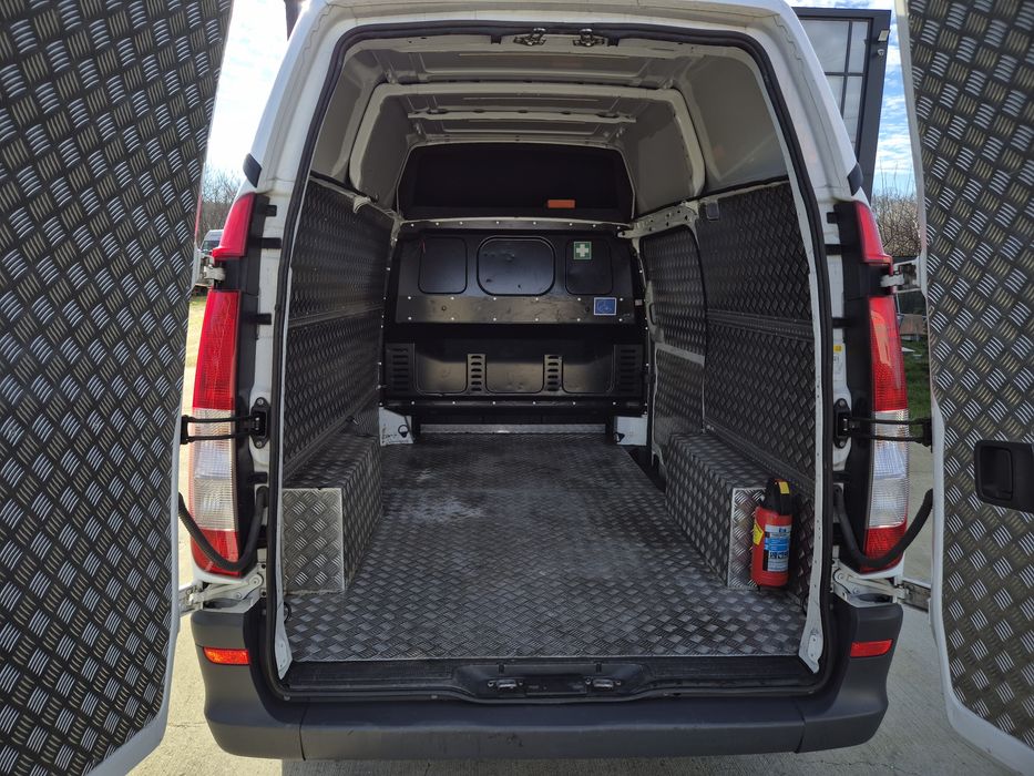 Mercedes Vito  136 CP,  2011  145000 km Campervan/Autorulota