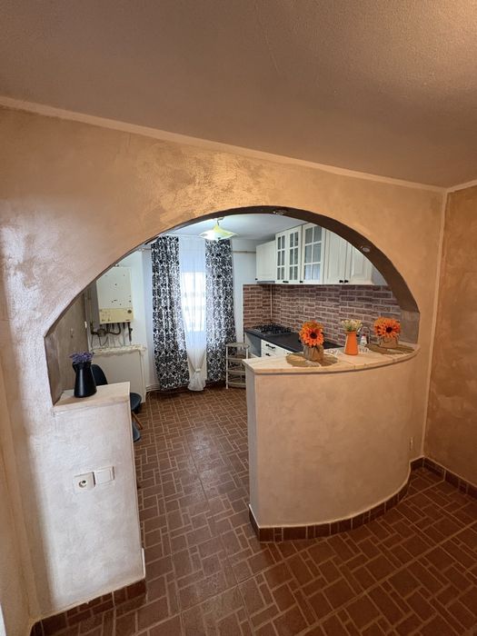 Închiriez apartament mobilat