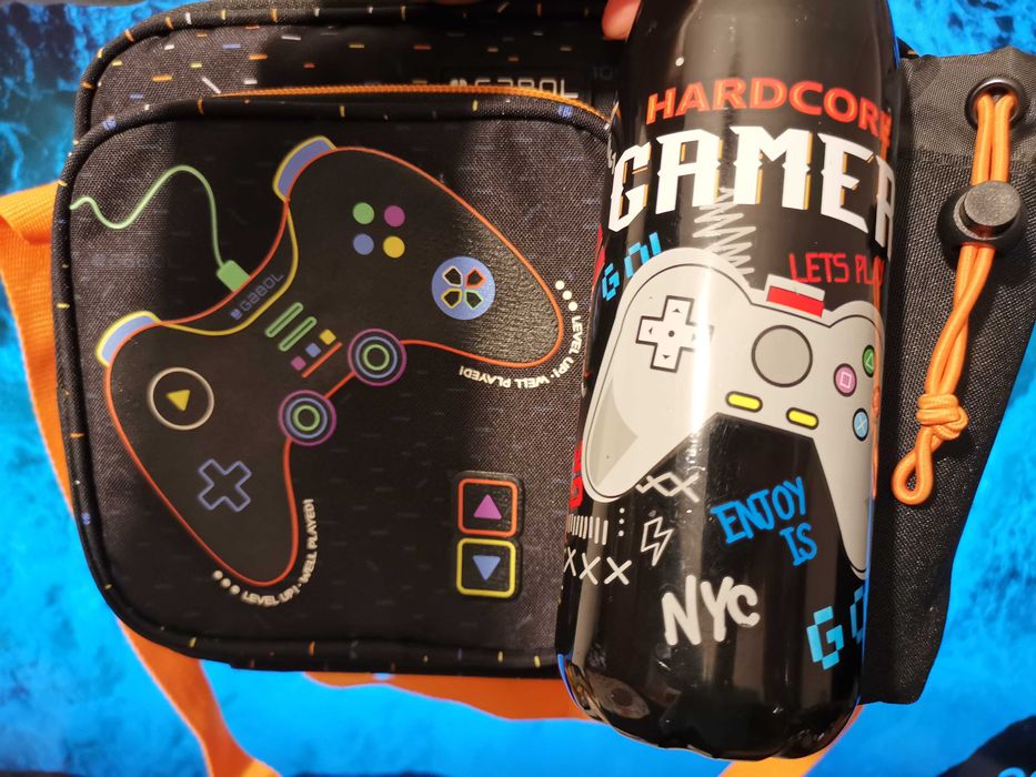 Геймъска термочанта и бутилка