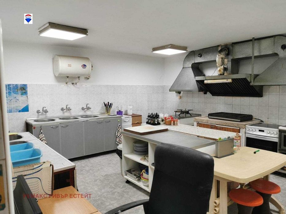 Продава се Заведение в Русе, Здравец Изток - 102 кв.м за 1039 €/кв.м - Снимка #2