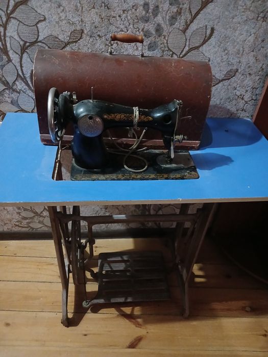 Раритетная швейная машина Подольск (ПМЗ) с ножным приводом