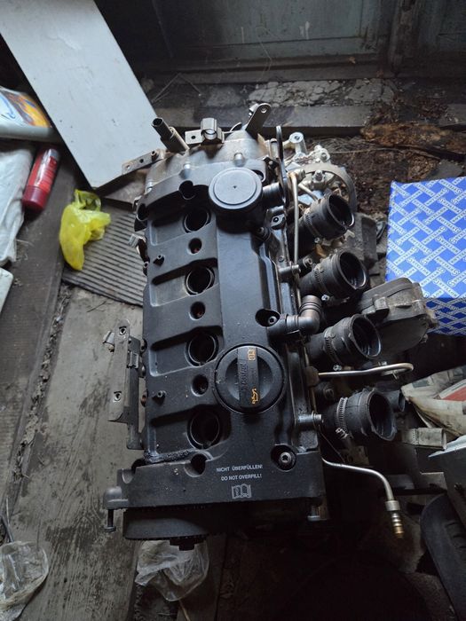 Запчасти на Passat b6 VaG стартер генератор  двигатель BVY