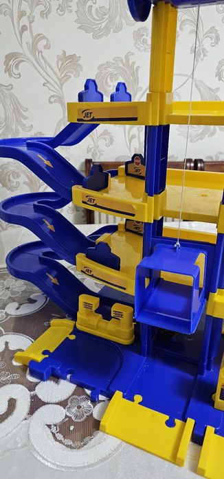 Игрушечный паркинг