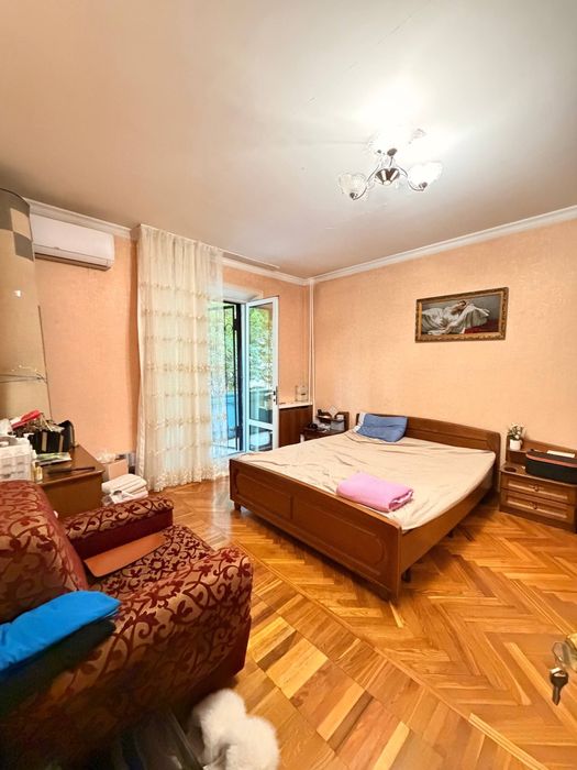 4/2/4 Цум ,метро Айбек ,метро Космонавтов, цена 158 000 $