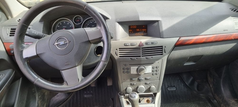 Piese Auto din Dezmembrari Opel Astra H 2005 1.8 benzină