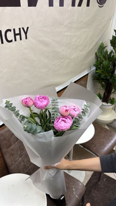 Продам пионы букетик