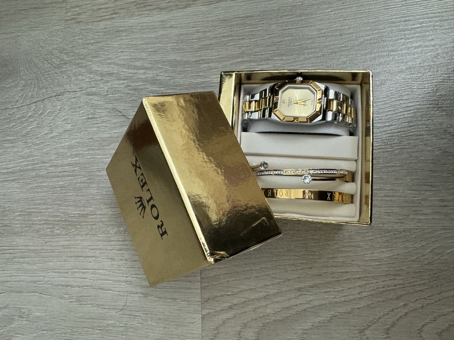 Часы с браслетом новый