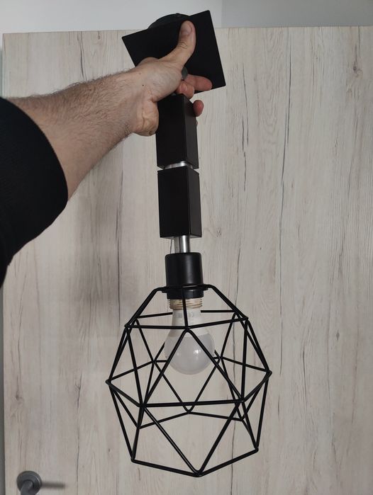 Plafonieră Pendul Industrială Neagră - Design Geometric Metalic