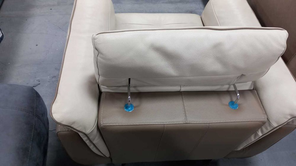 Кремав кожен фотьойл с бежова гарнитура "Positano"