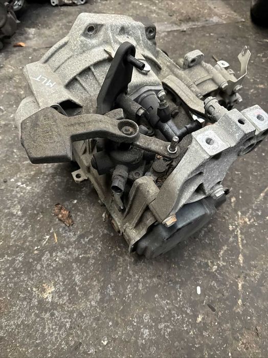 Cutie viteza VW Caddy 1.6 TDI cu Start-Stop; MLT; 5 Trepte; 2009-2015