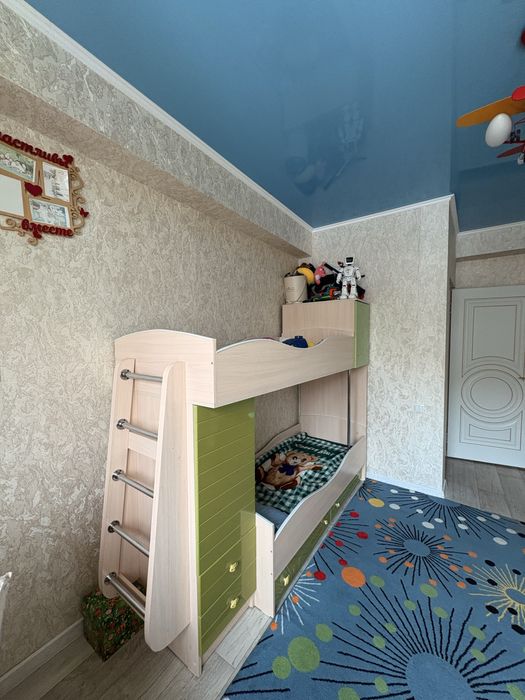 Двухярусная кровать