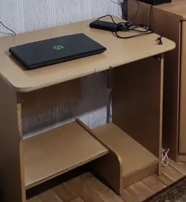 Продам компьют стол