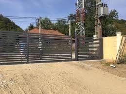 Construim garduri și porți la cerința clientului