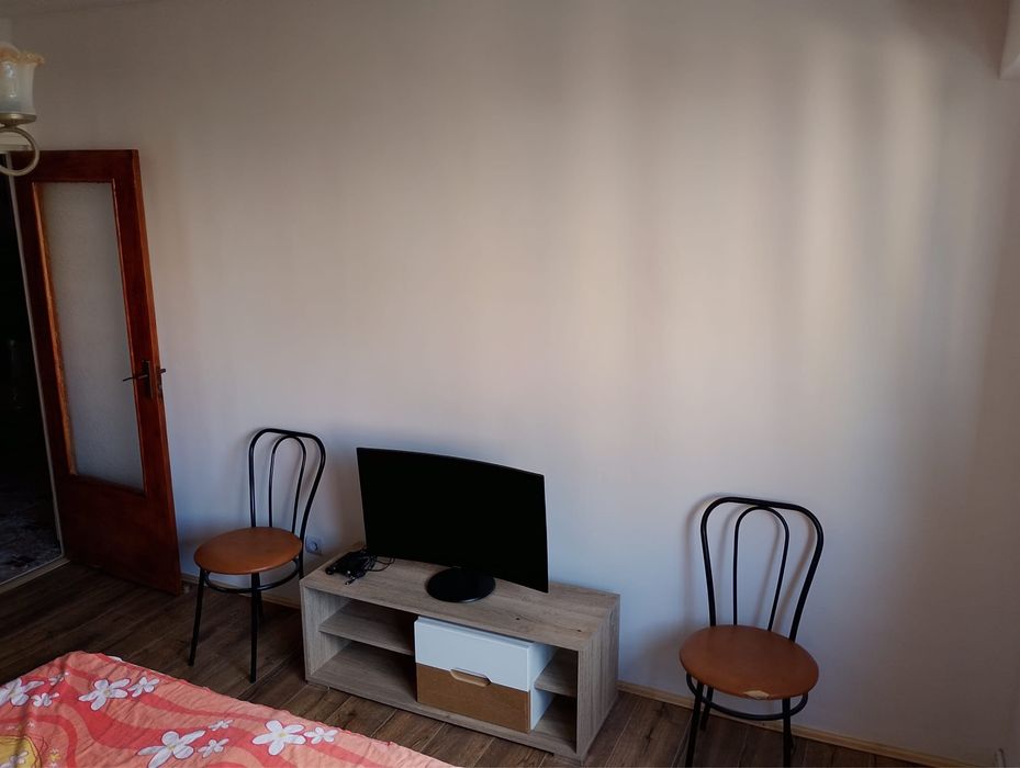 Inchiriez apartament 3 camere(82mp) strada Carpatilor 8/Brasov