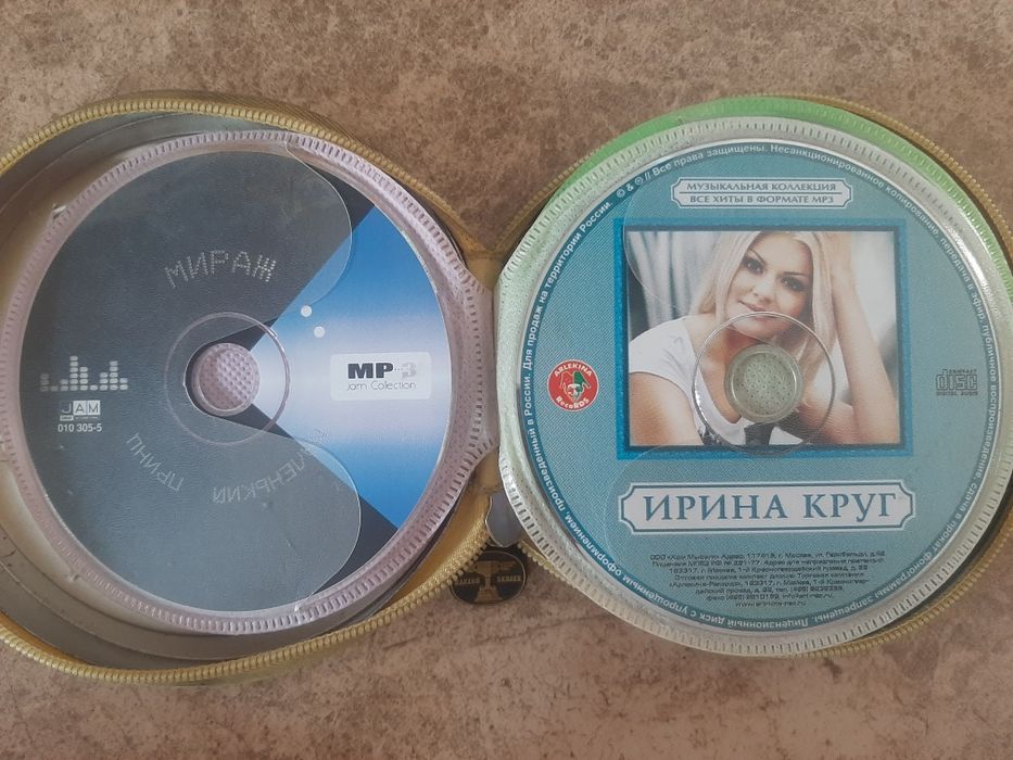 CD диски музыка.