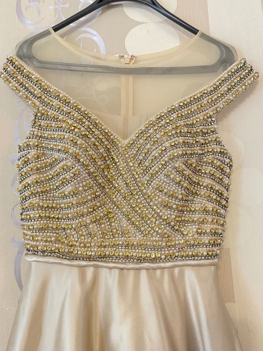 Вечернее нарядное платье