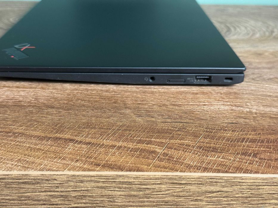 Лаптоп Lenovo Thinkpad X1 Carbon Gen 9 i5-1135G7/16GB/256-512GB SSD/14" WUXGA 16:10