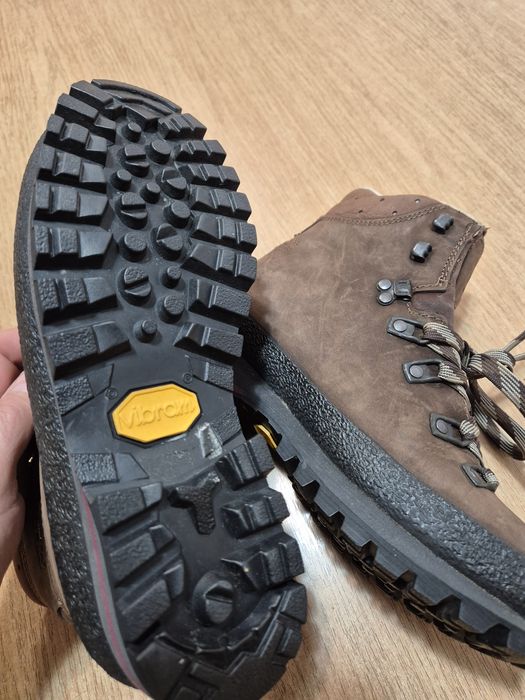 Bocanci  munte Meindl talpic 26 cm