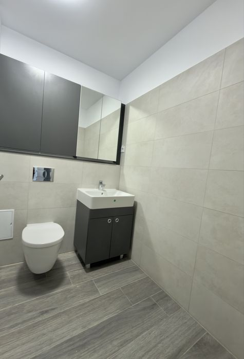 Apartament cu 2 camere de inchiriat in zona Tractorul nou in garantie