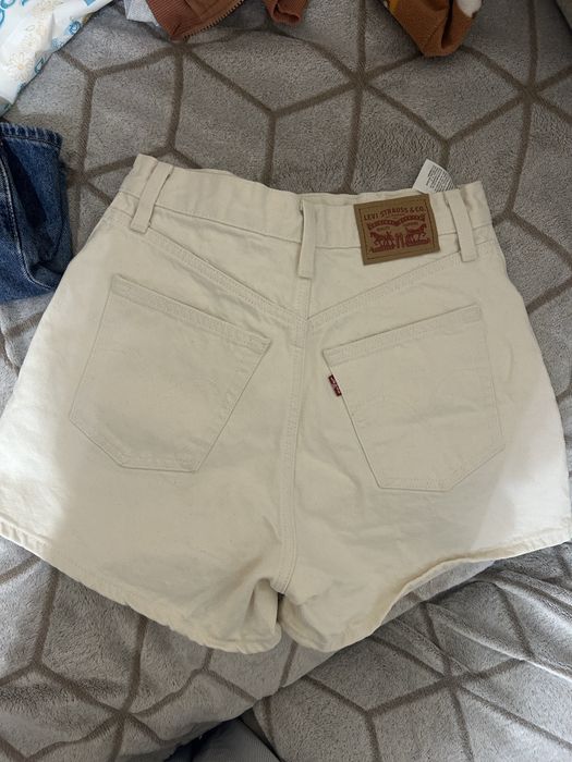 късото ново състояние на Levi's