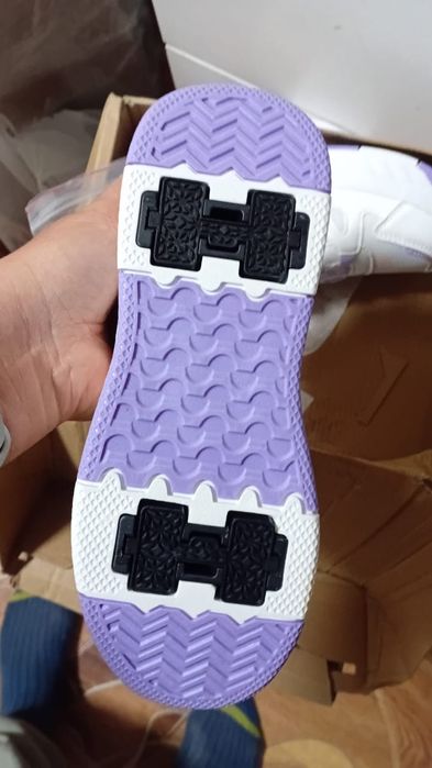 Продам кроссовки на колесиках