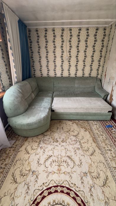 На продаже угловой диван