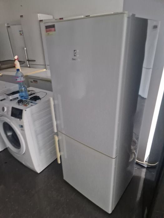 Хладилник с фризер Electrolux A++ 153 см
