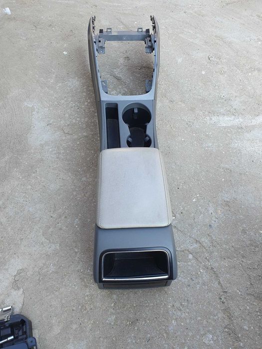Consola cotiera Audi A4 b8 volan pe stanga